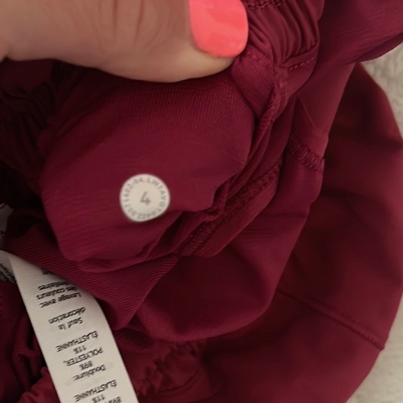 (NWT) Lululemon Hotty Hot Low-Rise Lined Short 4" - Picture 13 of 17